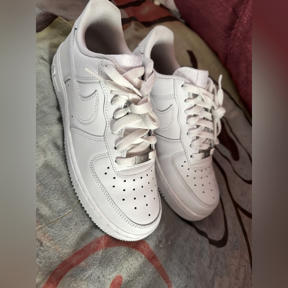 Women’s Air Force 1 ‘07 size 7.5